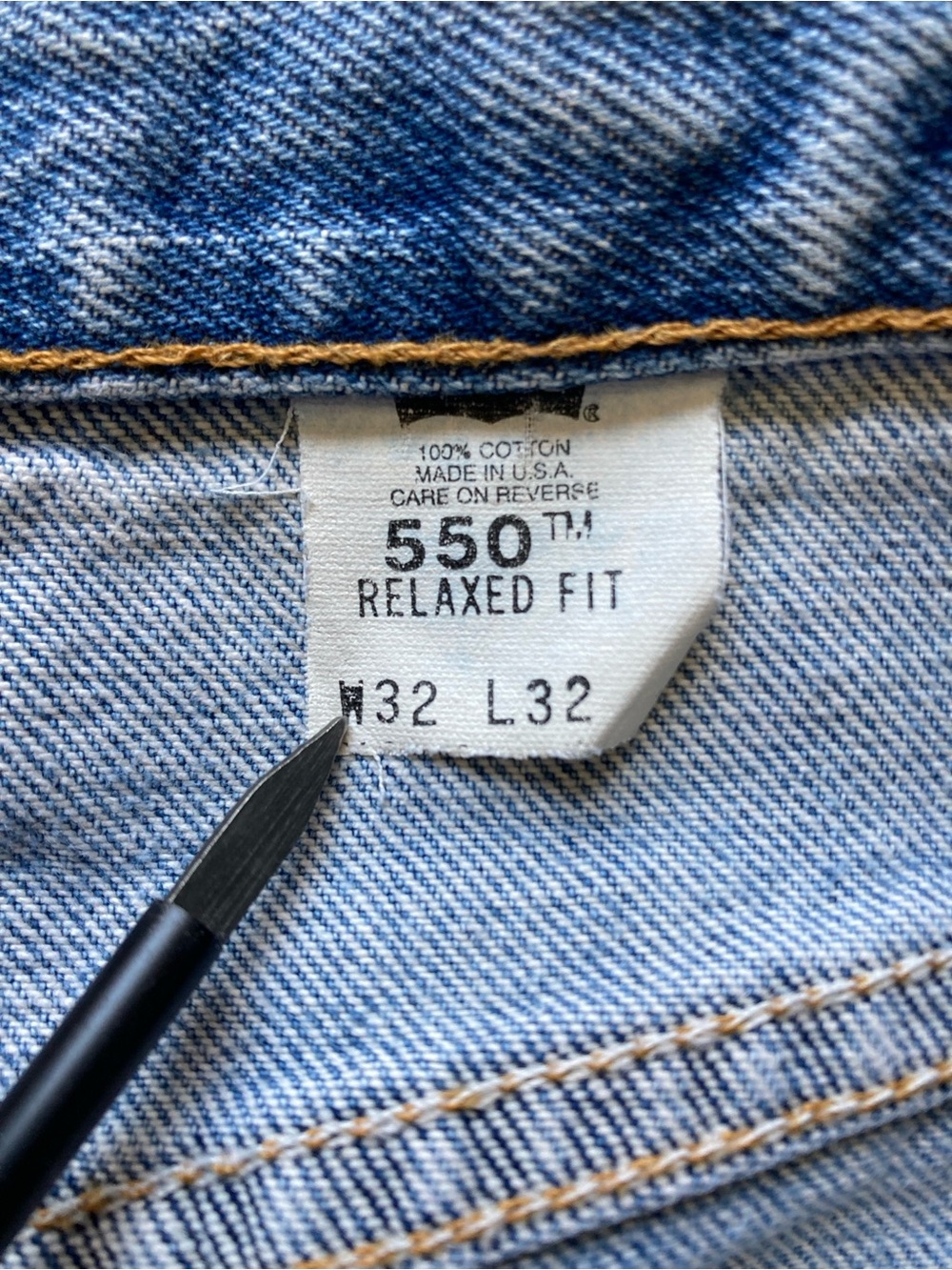 VTG Y2K ‘99 Levi’s 550 Relaxed Fit Mens 32x32 Light Wash Denim Blue Jeans USA - Picture 2 of 11